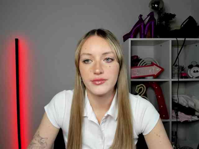 EvelynBlond26