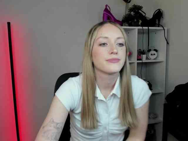 EvelynBlond26