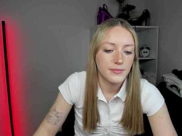 EvelynBlond26