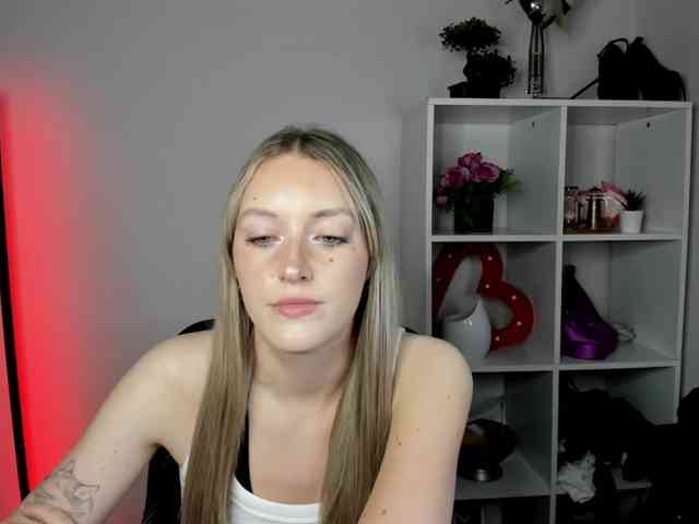 Model: EvelynBlond26
