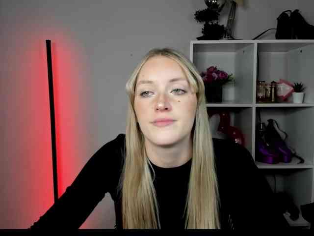 Model: EvelynBlond26