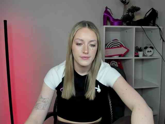 EvelynBlond26