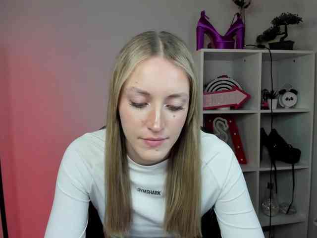 EvelynBlond26