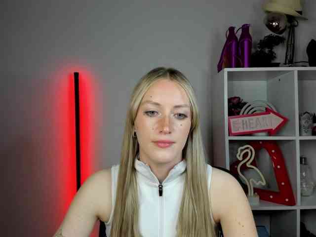 EvelynBlond26