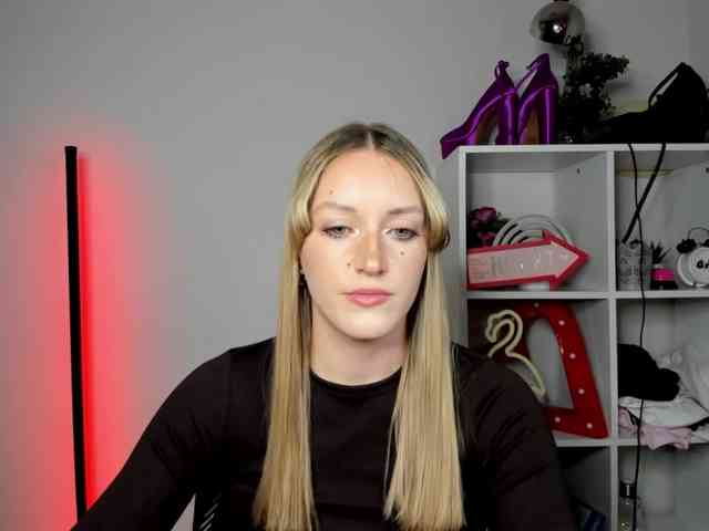 EvelynBlond26