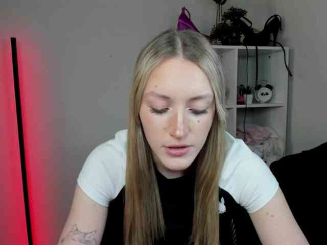 EvelynBlond26