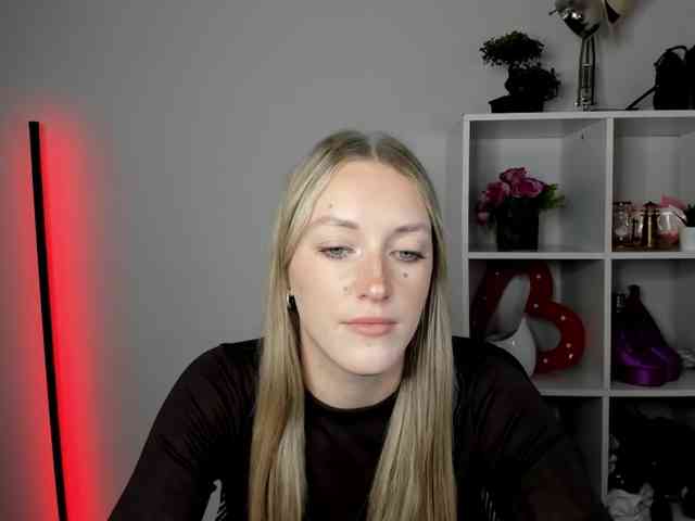 EvelynBlond26