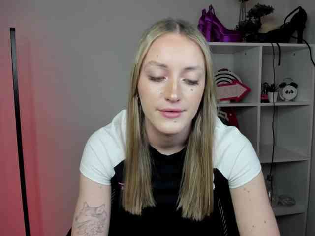 EvelynBlond26