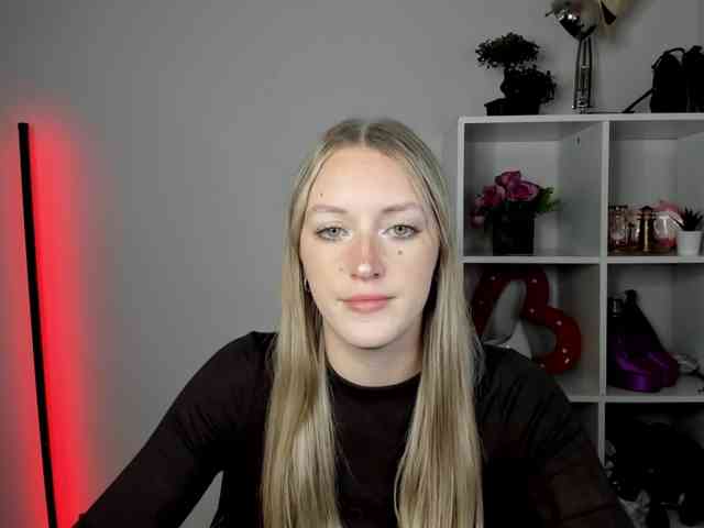 EvelynBlond26