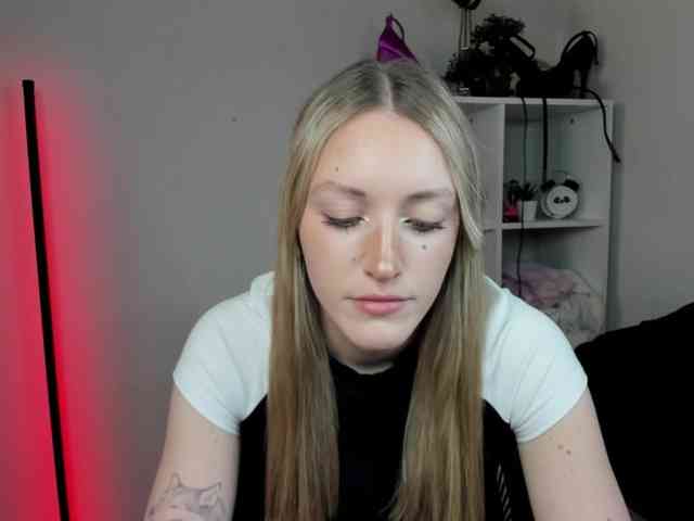 EvelynBlond26