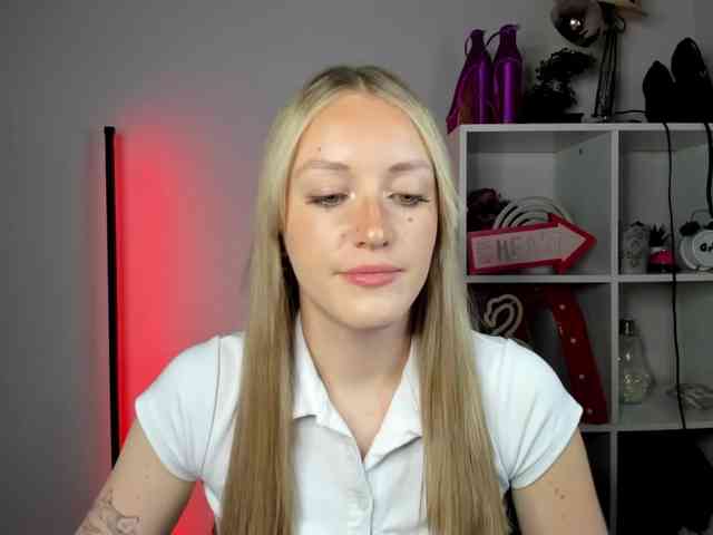 EvelynBlond26