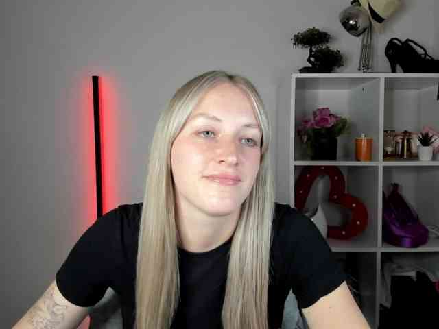 Model: EvelynBlond26