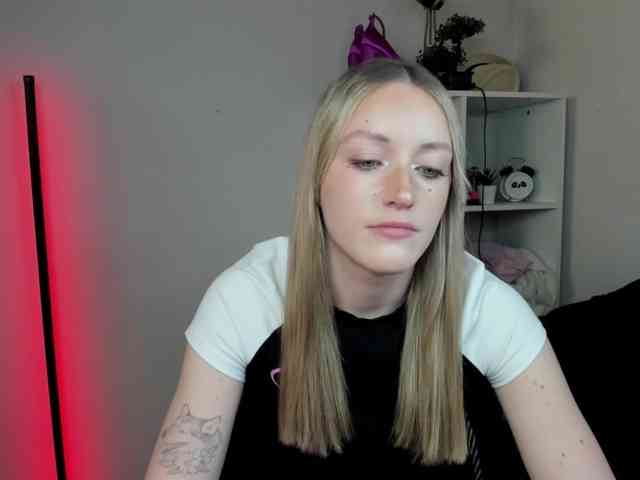 EvelynBlond26