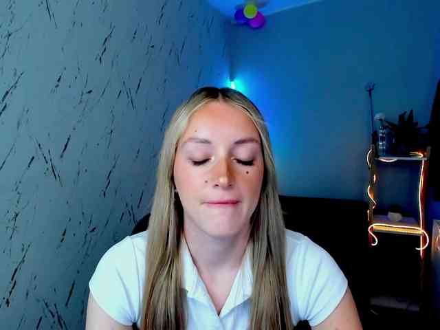 EvelynBlond26