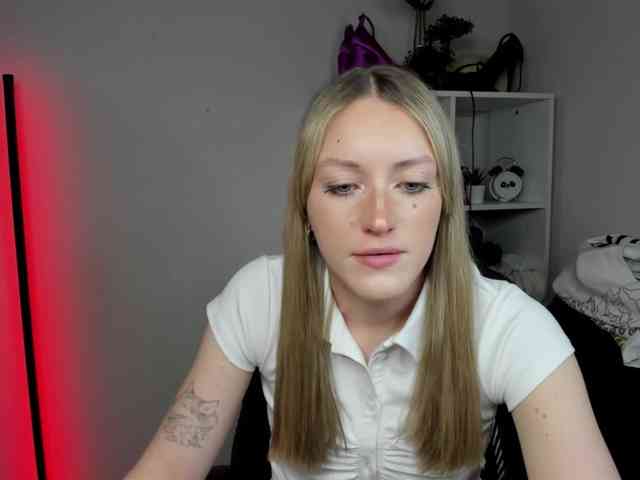 EvelynBlond26
