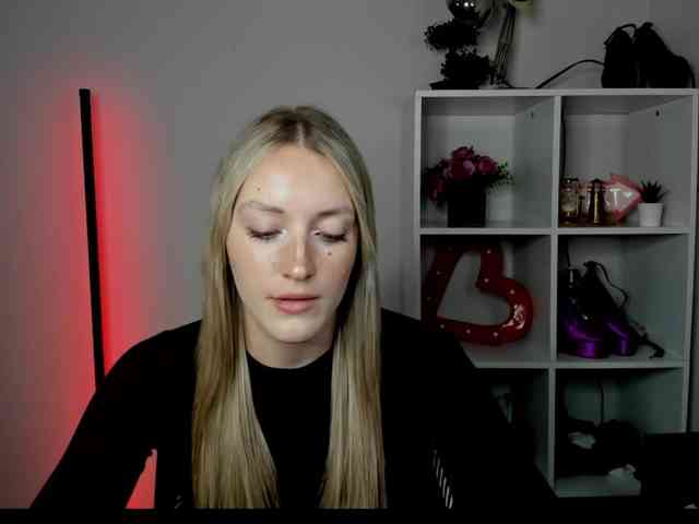 EvelynBlond26