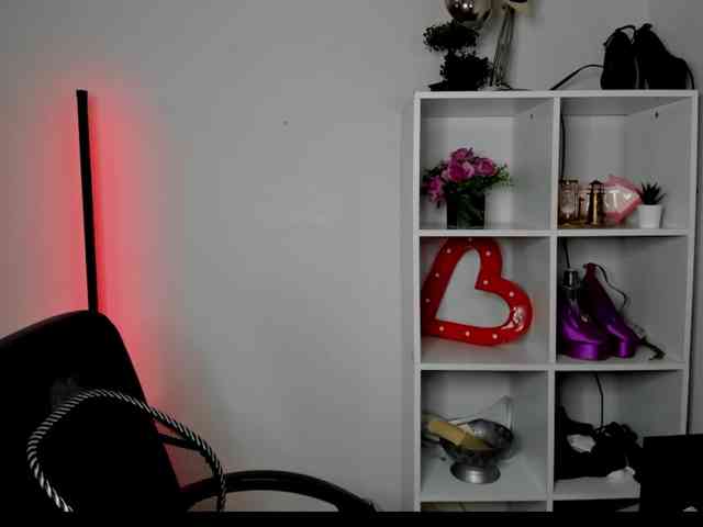 EvelynBlond26 webcam