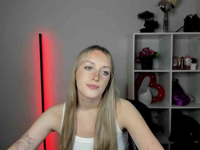 EvelynBlond26