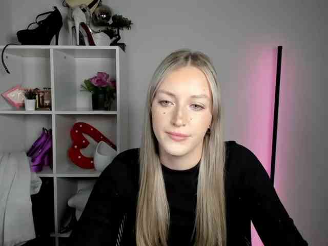 EvelynBlond26
