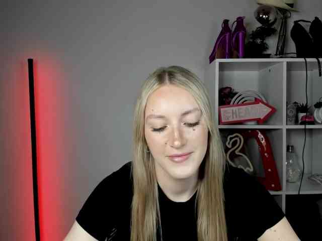 EvelynBlond26