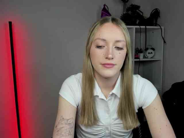 EvelynBlond26