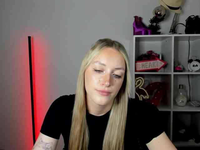 EvelynBlond26