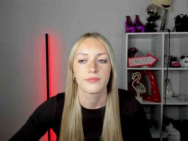 EvelynBlond26