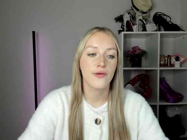 EvelynBlond26