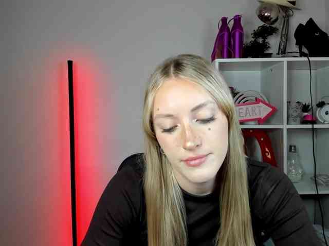 EvelynBlond26