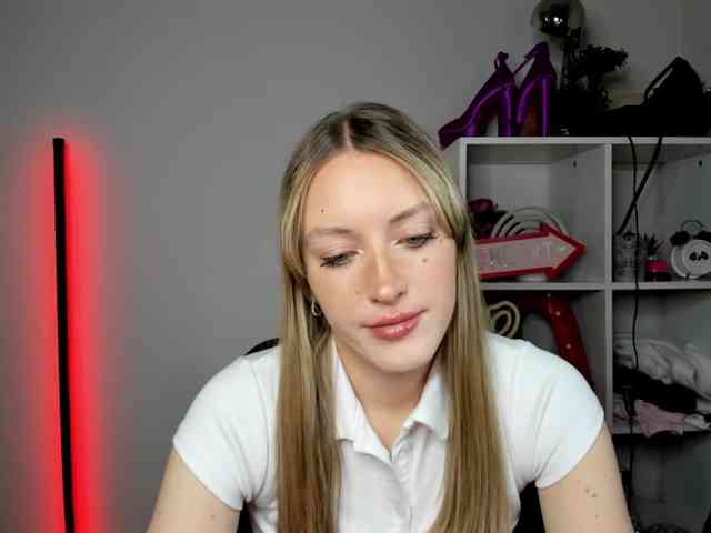 EvelynBlond26