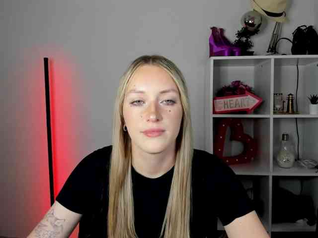 Model: EvelynBlond26