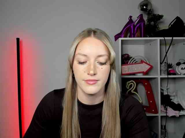EvelynBlond26