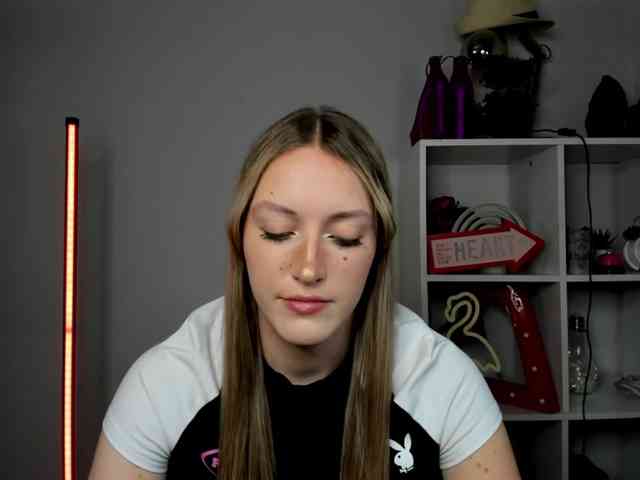 EvelynBlond26