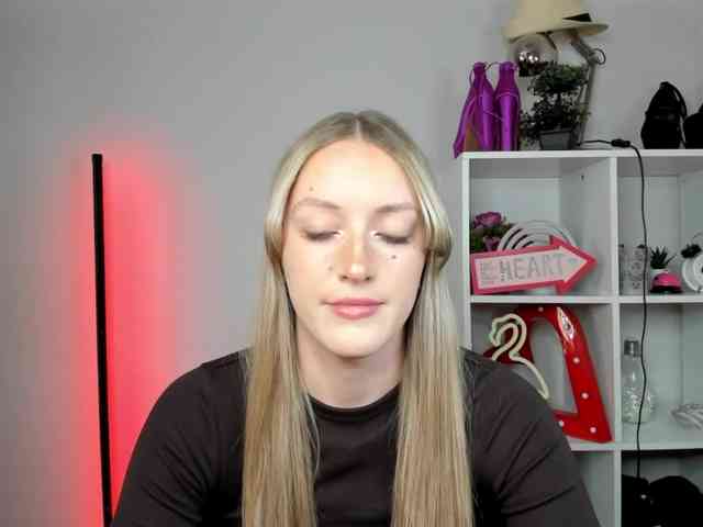 EvelynBlond26