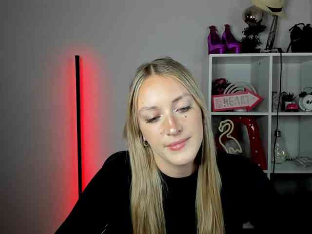 EvelynBlond26