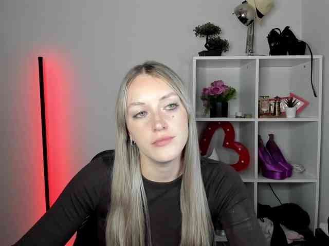 Model: EvelynBlond26