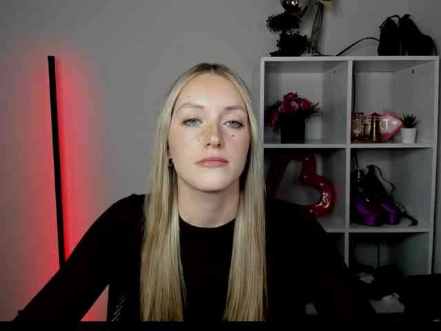 EvelynBlond26