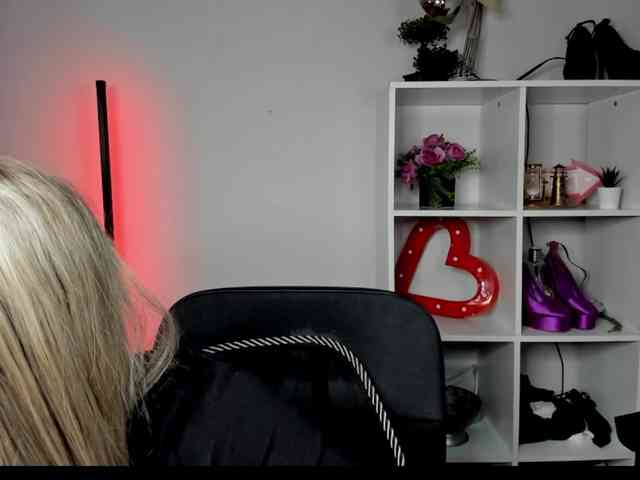 Model: EvelynBlond26