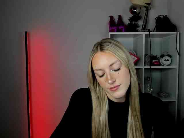 EvelynBlond26