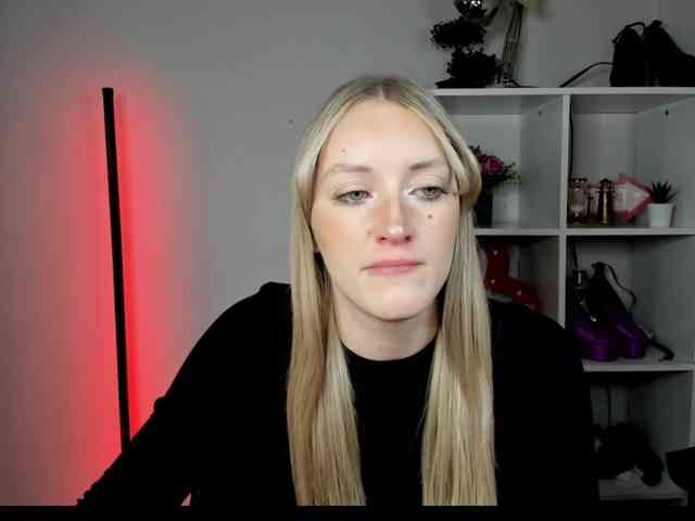 EvelynBlond26 webcam
