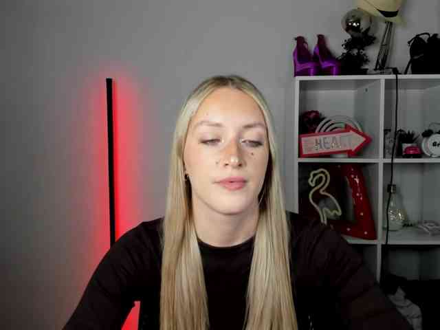 EvelynBlond26