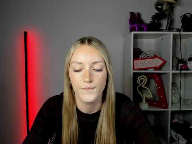 EvelynBlond26