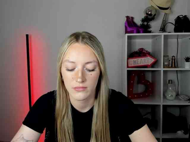 EvelynBlond26