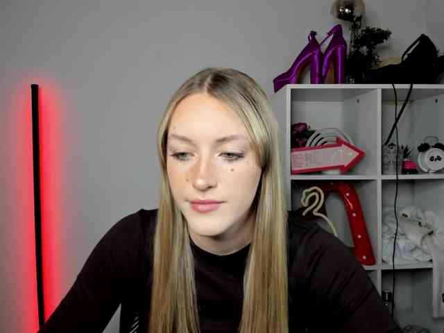 EvelynBlond26