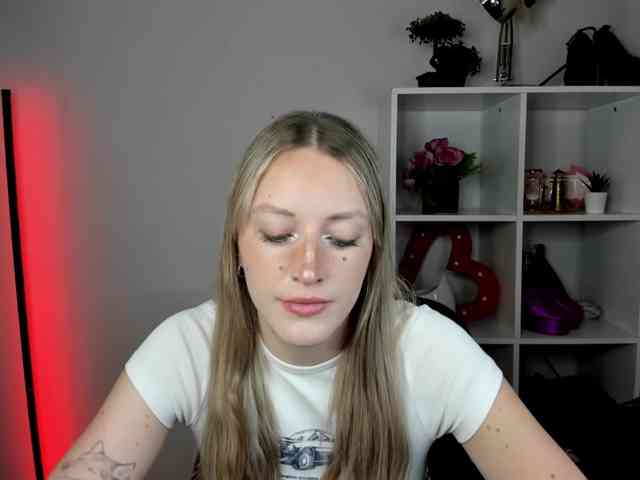 Model: EvelynBlond26