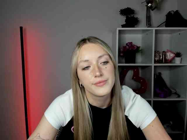 EvelynBlond26