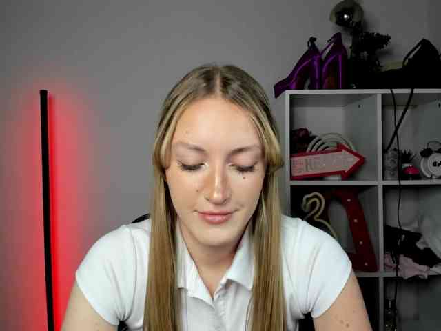 EvelynBlond26