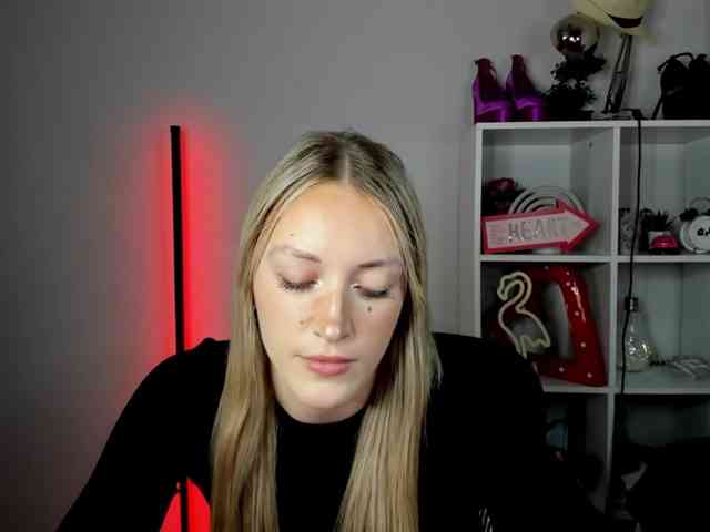EvelynBlond26