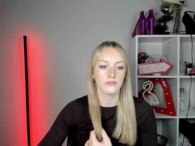 EvelynBlond26