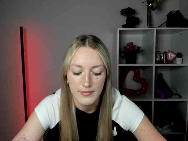EvelynBlond26